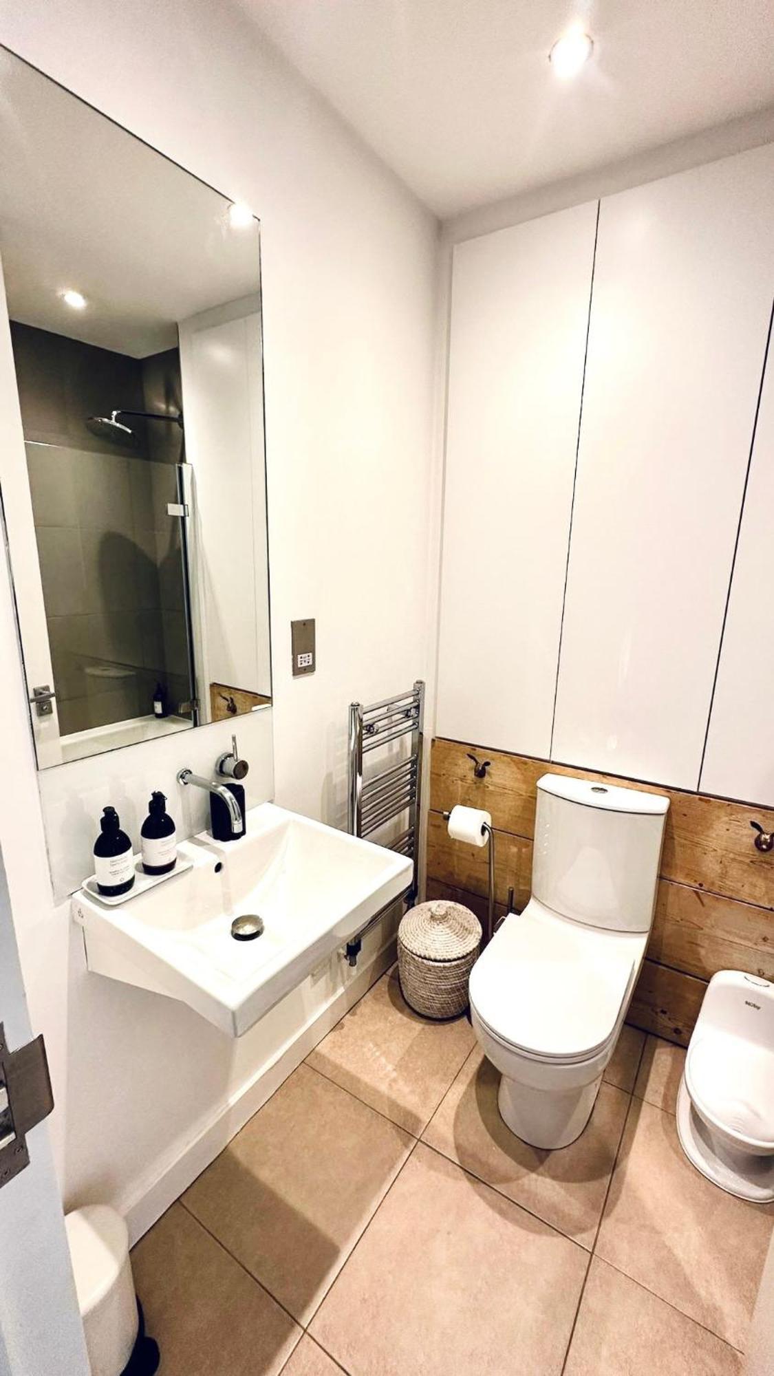 3 Bedrooms- Iconic Little Venice With Private Garden Apartment