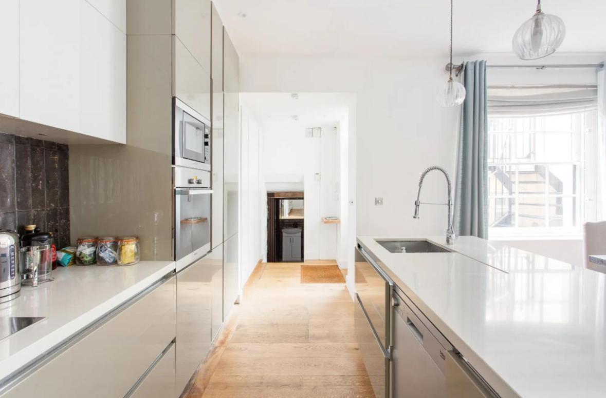 3 Bedrooms- Iconic Little Venice With Private Garden Apartment